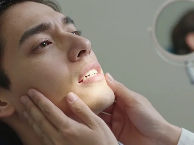 Jak dlouho bolí nová korunka? Co očekávat po zhotovení zubní korunky