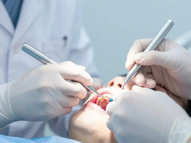 Jak moc bolí trhání osmiček? Skutečná zkušenost a tipy pro mírnější průběh